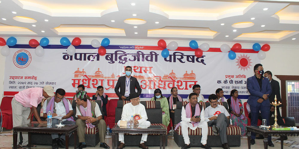 एमालेले कसैसँग गठबन्धन गर्दैैन : अध्यक्ष ओली